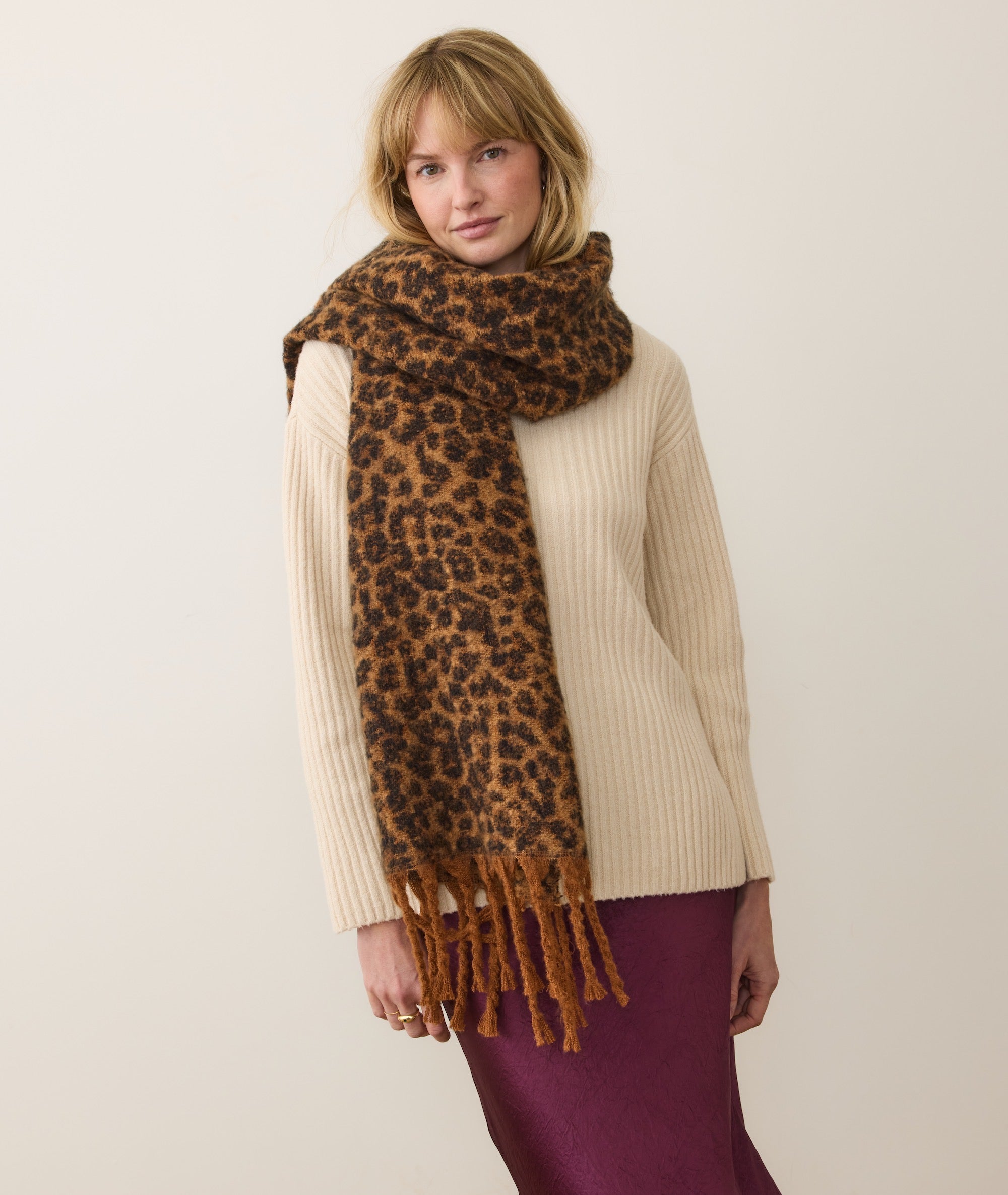 H1_W_Brushed_Scarf_Leopard_13083-Final-Web